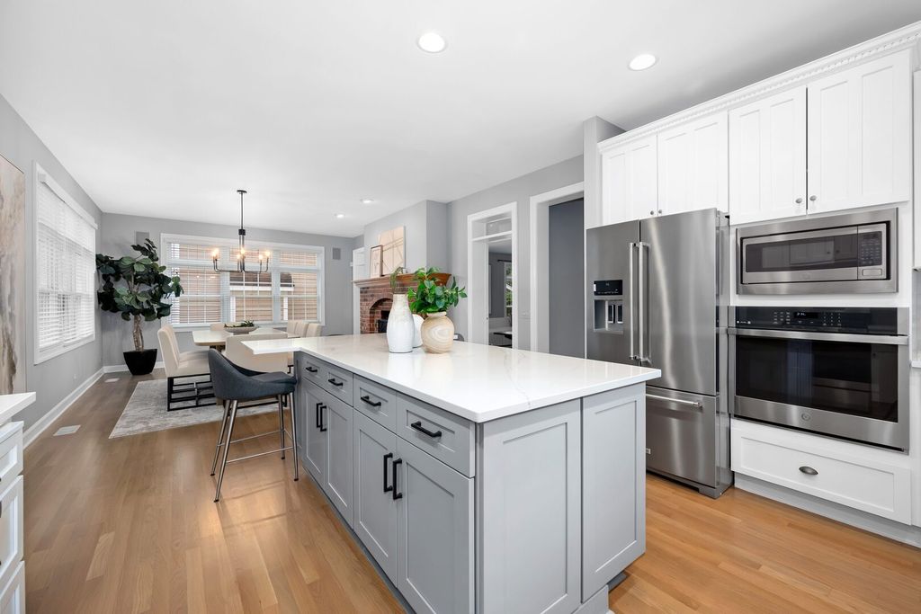 Image 1 of property listing at 4829 Linscott Avenue, Downers Grove, IL 60515