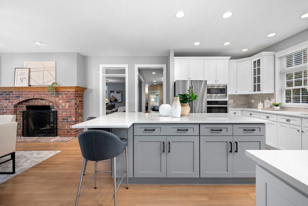 Image 21 of property listing at 4829 Linscott Avenue, Downers Grove, IL 60515