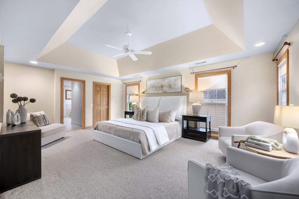 Image 24 of property listing at 4829 Linscott Avenue, Downers Grove, IL 60515