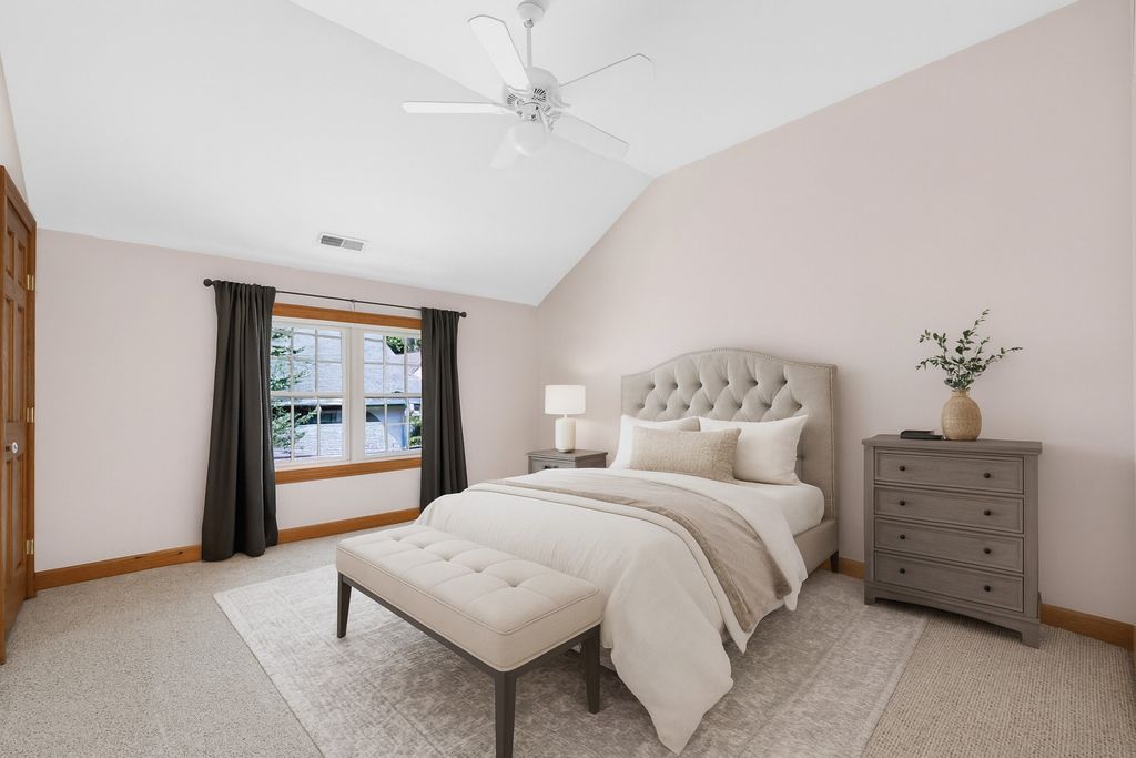 Image 27 of property listing at 4829 Linscott Avenue, Downers Grove, IL 60515