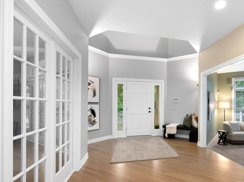 Image 4 of property listing at 4829 Linscott Avenue, Downers Grove, IL 60515