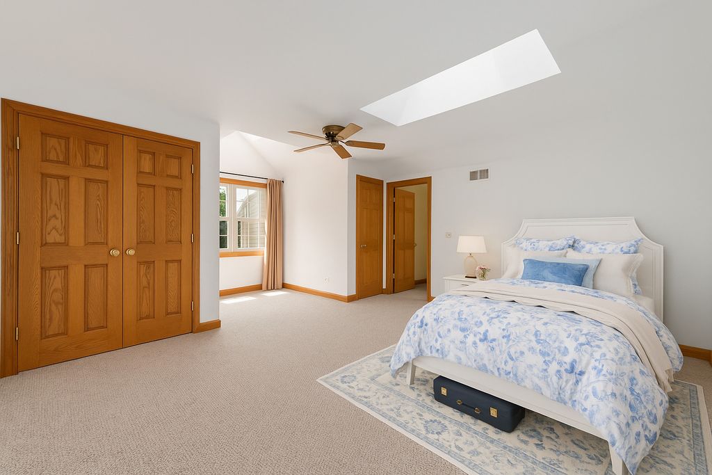 Image 32 of property listing at 4829 Linscott Avenue, Downers Grove, IL 60515