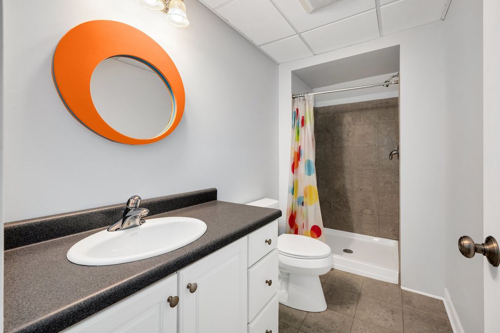 Image 35 of property listing at 4829 Linscott Avenue, Downers Grove, IL 60515