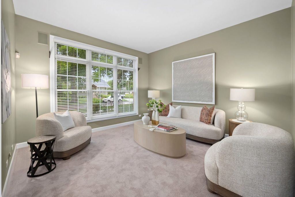Image 10 of property listing at 4829 Linscott Avenue, Downers Grove, IL 60515