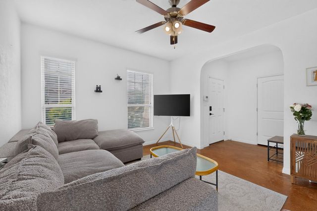 4502 Esper LN 305, Austin, TX 78725