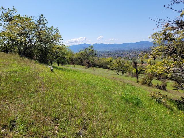3635 High Prairie Drive, Medford, OR 97504