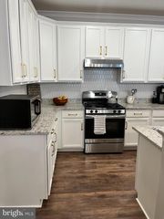 327 KRAMER CT, Florence, NJ 08518