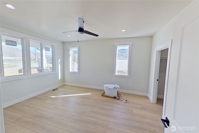 233 Saunders Avenue, Rock Island, WA 98850