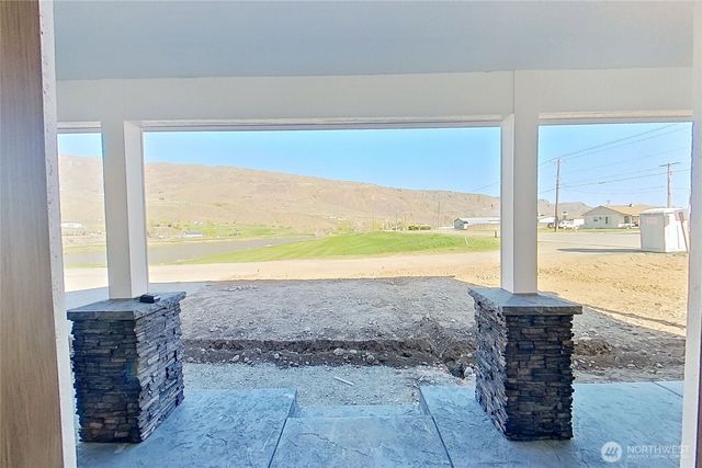 233 Saunders Avenue, Rock Island, WA 98850