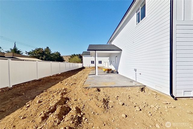 233 Saunders Avenue, Rock Island, WA 98850