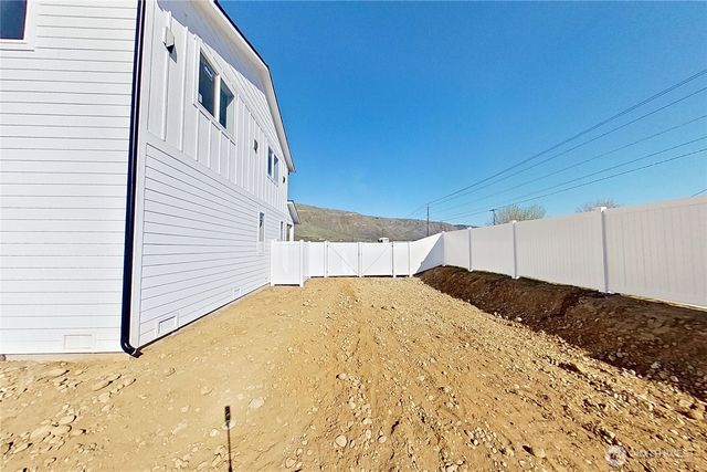 233 Saunders Avenue, Rock Island, WA 98850