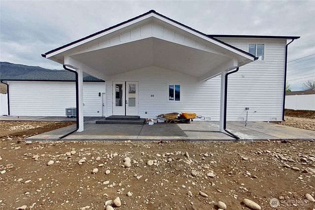 233 Saunders Avenue, Rock Island, WA 98850