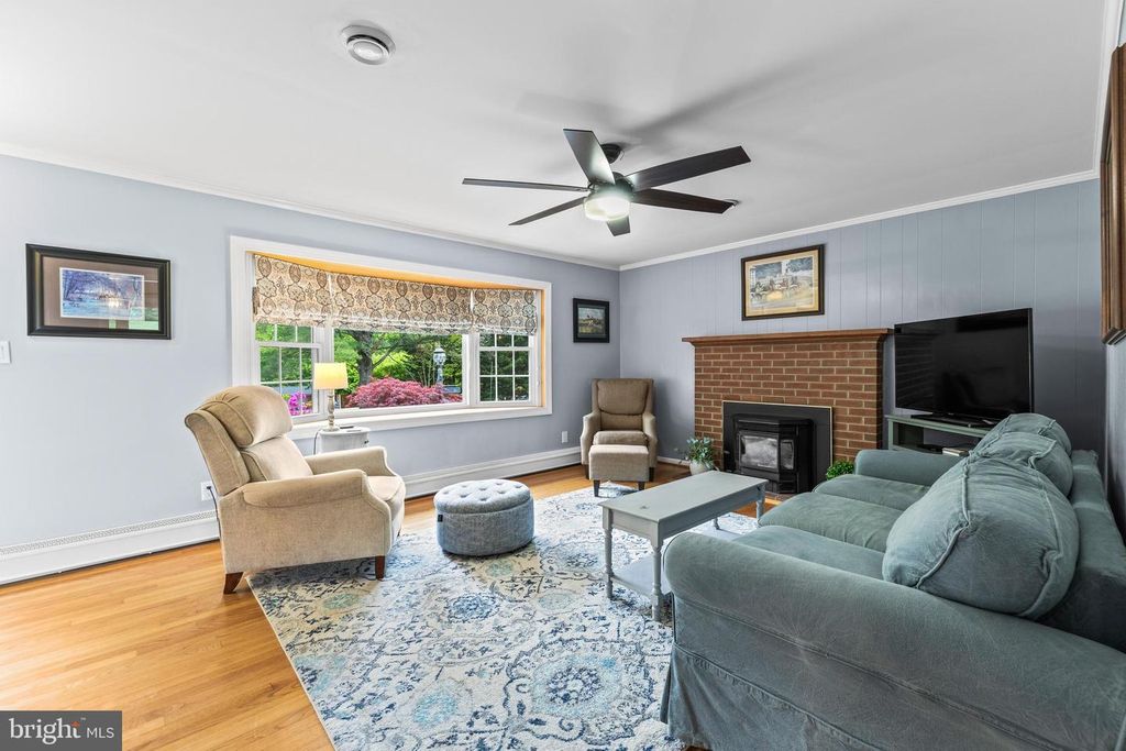 Image 4 of property listing at 3809 SWEET AIR RD, Phoenix, MD 21131