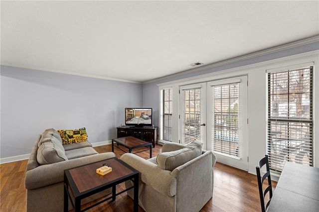 4727 Jarboe Street 93, Kansas City, MO 64112