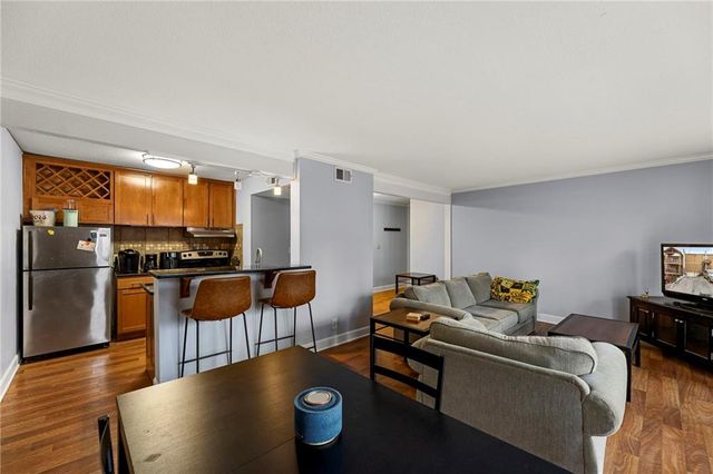 4727 Jarboe Street 93, Kansas City, MO 64112