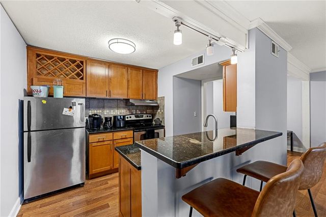 4727 Jarboe Street 93, Kansas City, MO 64112