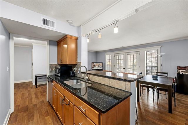 4727 Jarboe Street 93, Kansas City, MO 64112