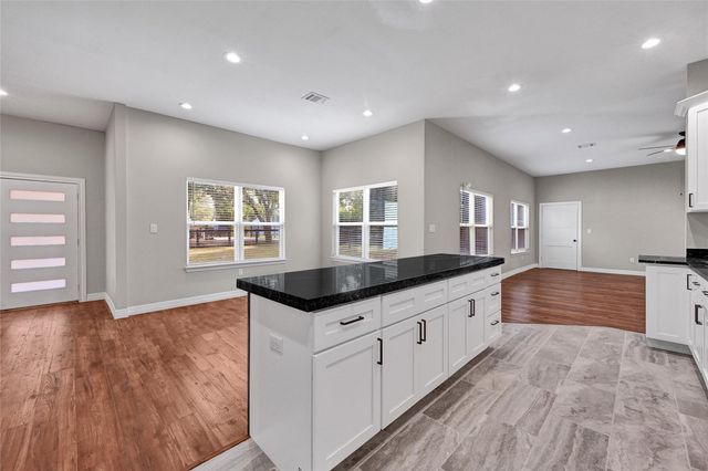 7045 Cayton Street, Houston, TX 77061