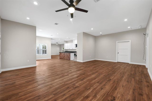 7045 Cayton Street, Houston, TX 77061