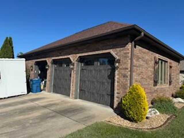 1433 E Marks Court, Springfield, MO 65803