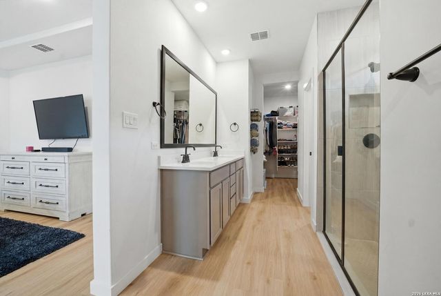 15592 Jake Xing, San Antonio, TX 78253