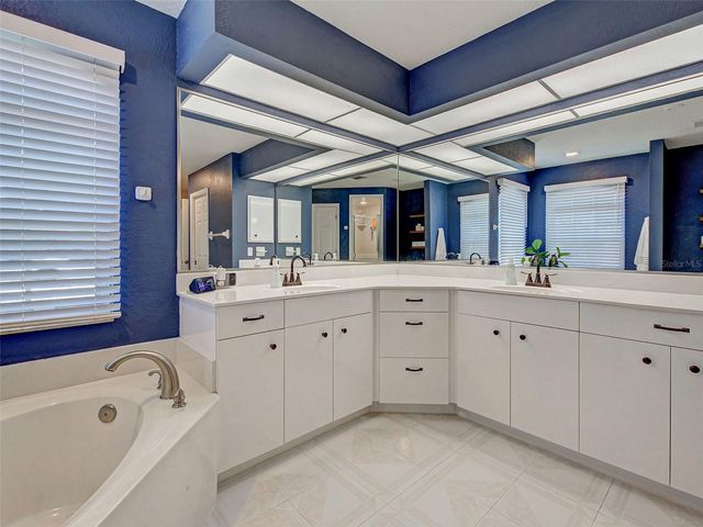 1303 E GATE DRIVE, Venice, FL 34285