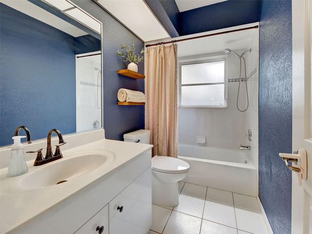 1303 E GATE DRIVE, Venice, FL 34285