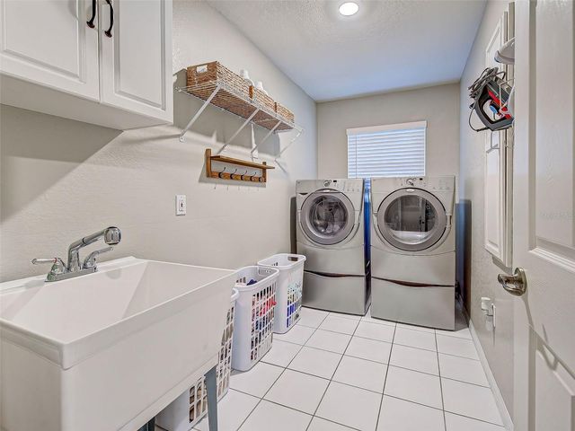 1303 E GATE DRIVE, Venice, FL 34285