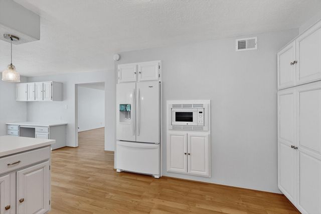 1905B Lakeview Road SW, Albuquerque, NM 87105