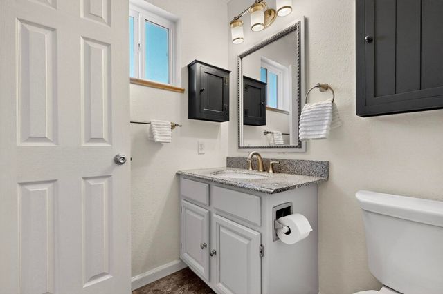 1905B Lakeview Road SW, Albuquerque, NM 87105