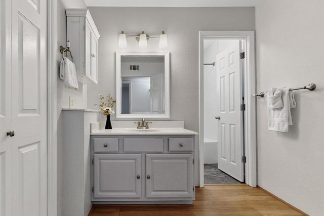 1905B Lakeview Road SW, Albuquerque, NM 87105