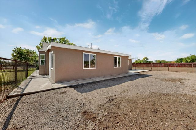 1905B Lakeview Road SW, Albuquerque, NM 87105