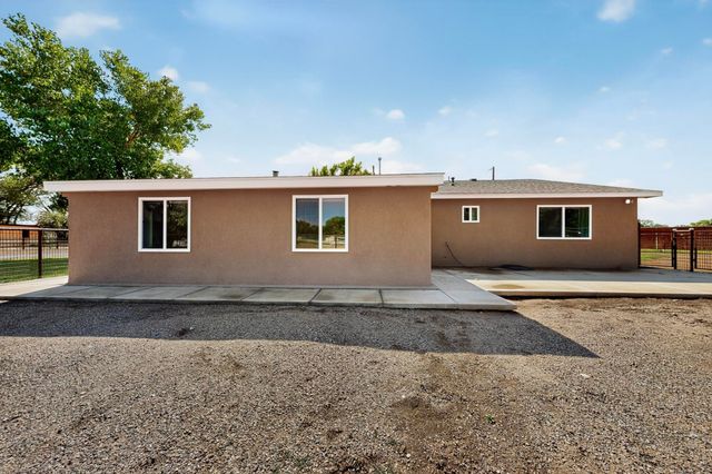 1905B Lakeview Road SW, Albuquerque, NM 87105