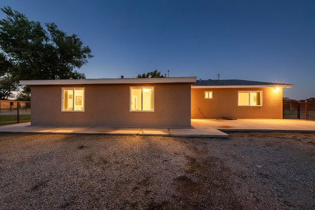 1905B Lakeview Road SW, Albuquerque, NM 87105