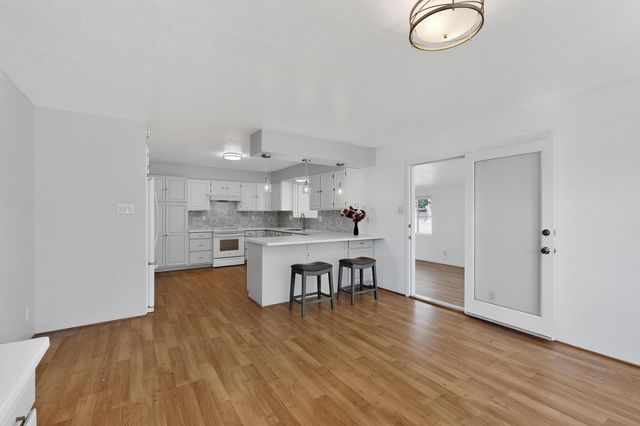 1905B Lakeview Road SW, Albuquerque, NM 87105