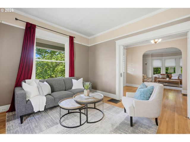 3425 S CORBETT Ave, Portland, OR 97239