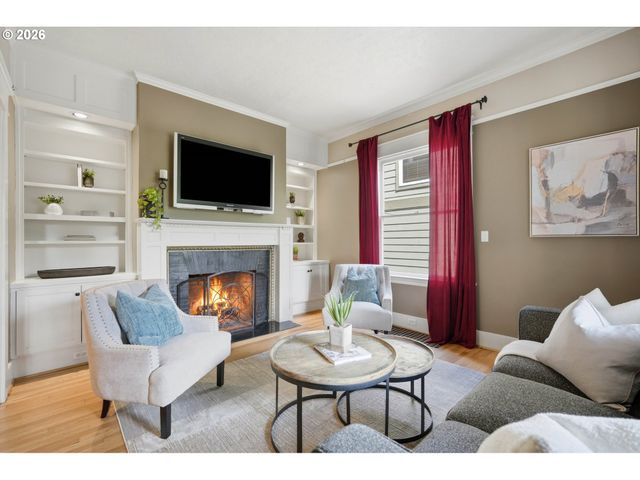 3425 S CORBETT Ave, Portland, OR 97239