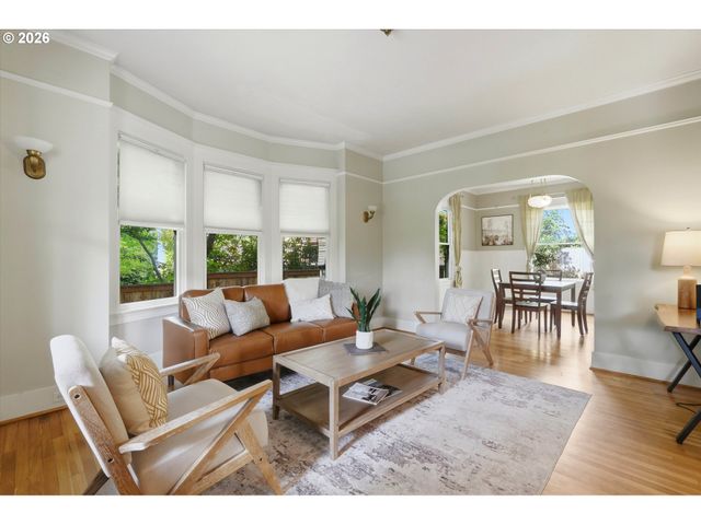 3425 S CORBETT Ave, Portland, OR 97239