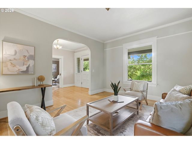 3425 S CORBETT Ave, Portland, OR 97239