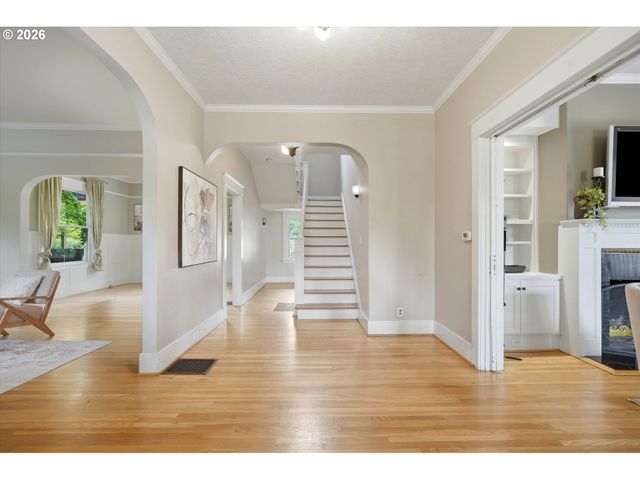 3425 S CORBETT Ave, Portland, OR 97239