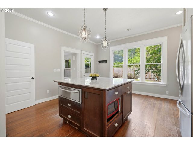 3425 S CORBETT Ave, Portland, OR 97239