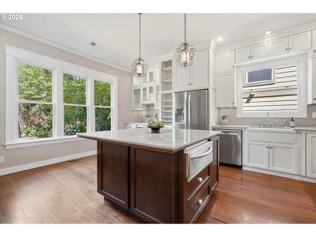 3425 S CORBETT Ave, Portland, OR 97239