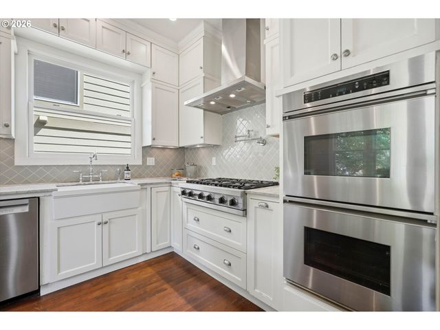 3425 S CORBETT Ave, Portland, OR 97239