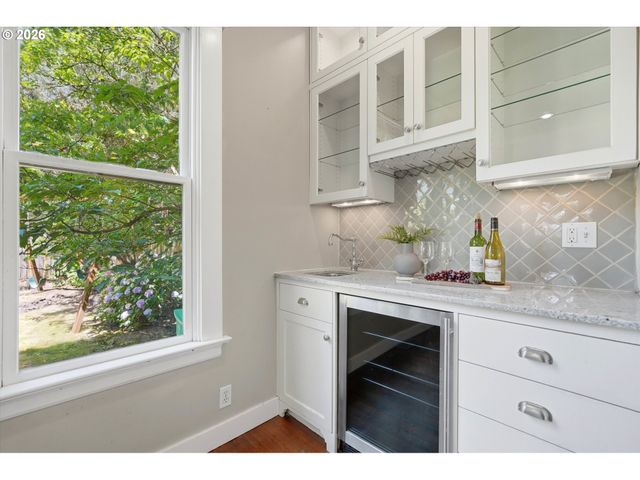 3425 S CORBETT Ave, Portland, OR 97239