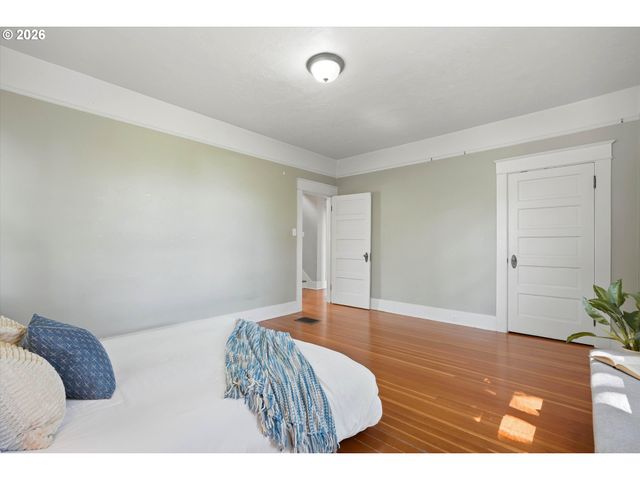 3425 S CORBETT Ave, Portland, OR 97239
