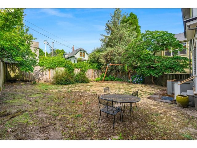 3425 S CORBETT Ave, Portland, OR 97239
