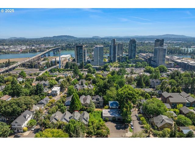 3425 S CORBETT Ave, Portland, OR 97239