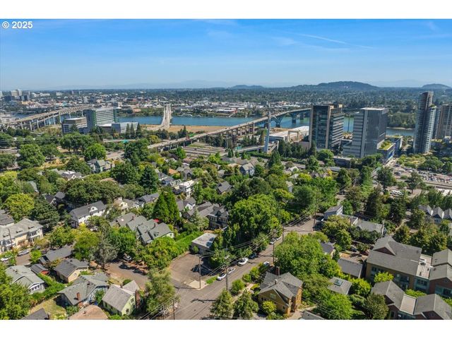 3425 S CORBETT Ave, Portland, OR 97239