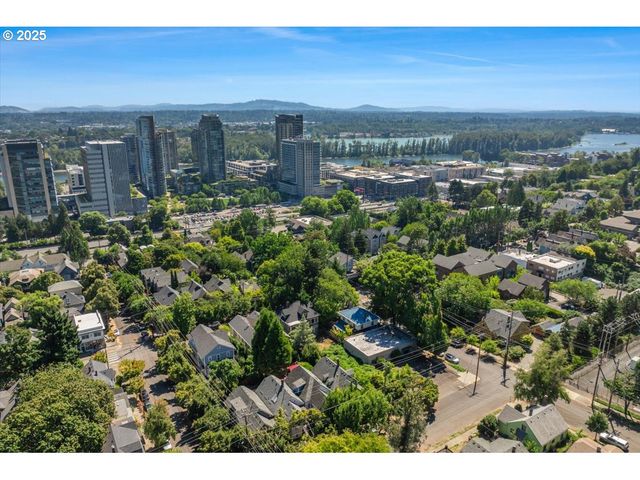 3425 S CORBETT Ave, Portland, OR 97239