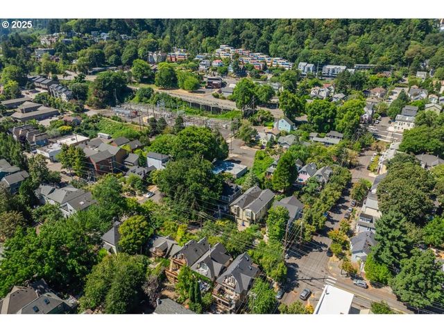 3425 S CORBETT Ave, Portland, OR 97239